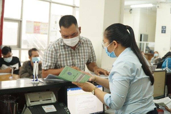 Người lao động được vay qua bưu điện để duy trì đóng bảo hiểm xã hội