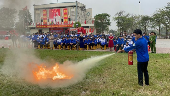Bố Trạch: Tuyên truyền, trải nghiệm, thực hành chữa cháy và cứu nạn, cứu hộ