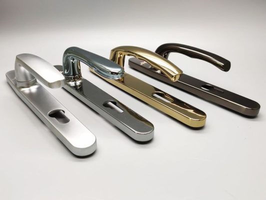 Tầm quan trọng của phụ kiện trong lắp đặt cửa nhôm kính