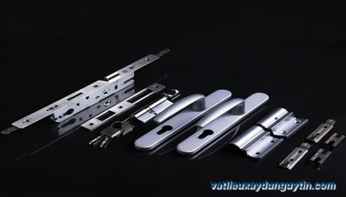 Bảo trì và bảo dưỡng phụ kiện cửa nhôm: Bí quyết giữ cho cửa luôn bền đẹp