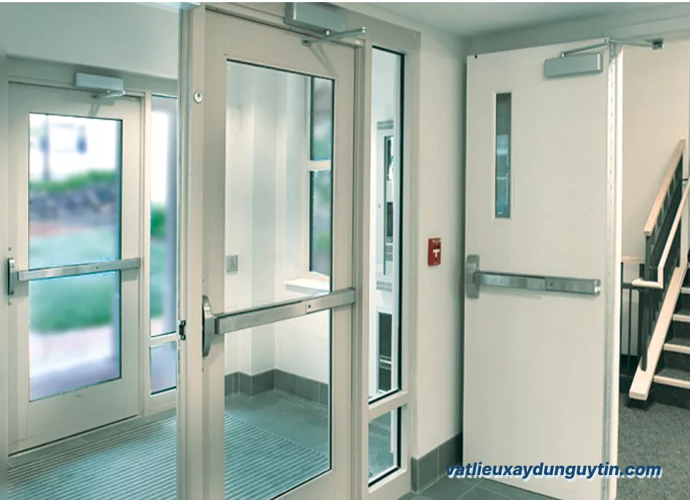 Thanh đẩy thoát hiểm - Phụ kiện quan trọng trong hệ thống an toàn 