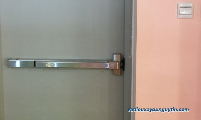 Thanh thoát hiểm và những ứng dụng trong công trình hiện đại